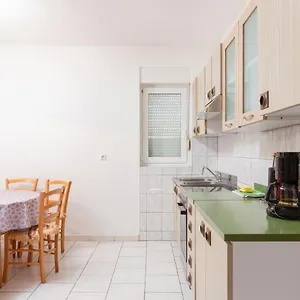 apartments-aleksic.pula-hotels.org/